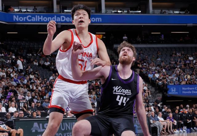 开云-男篮51分惨败！5上5下引争议，杨瀚森秀脚步成亮点