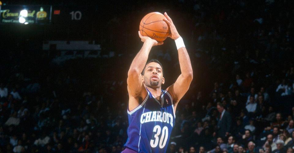 开云APP-小人物也会被记住！这6人非明星球员却得到球队认可 成功退役球衣