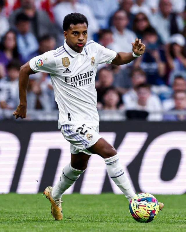 开云体育官网-【西甲】罗德里戈世界波本泽马戴帽，皇马主场取3分