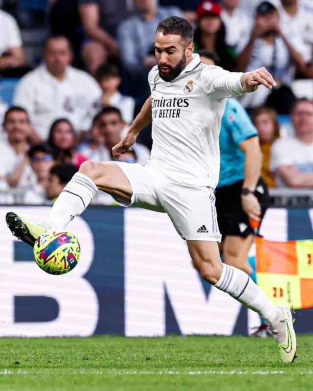 开云体育官网-【西甲】罗德里戈世界波本泽马戴帽，皇马主场取3分