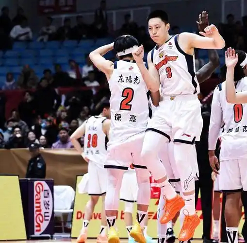 开云体育下载-广东大外援曝光，26岁，美国人，218公分，曾效力多支NBA球队|广东男篮|布朗|贾维尔-麦基|贾维尔·麦基|北京首钢_新浪体育_新浪新闻