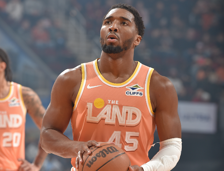 KAIYUN-米切尔45+4+4+5三分！骑士逆转双杀魔术夺4连胜 班凯罗37+10