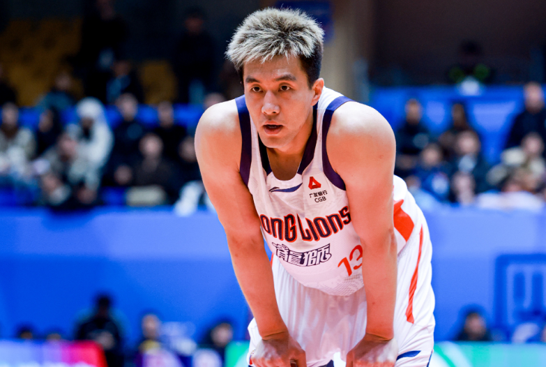 郭艾伦25+6赛季新高！广州负青岛4连败 徐昕14+12段昂君24分