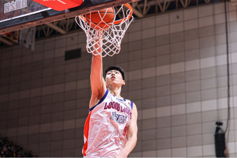 郭艾伦25+6赛季新高！广州负青岛4连败 徐昕14+12段昂君24分