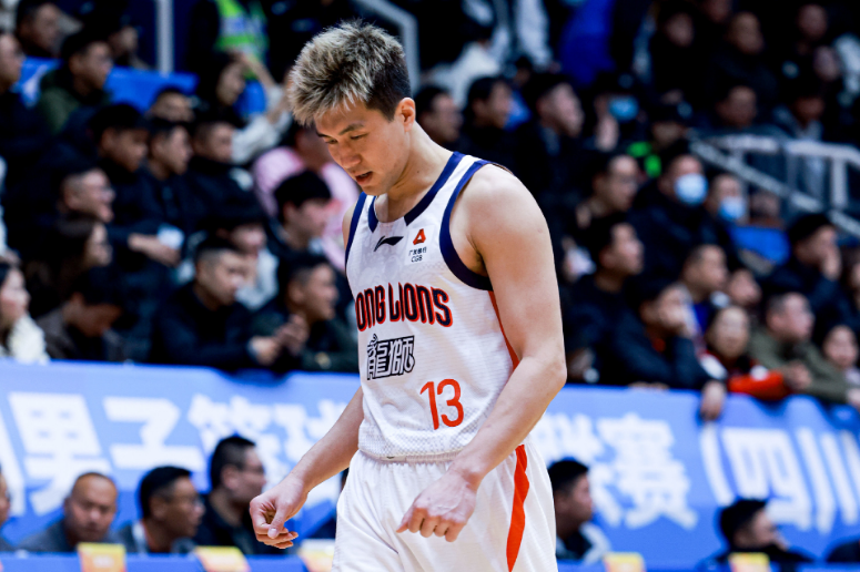 郭艾伦25+6赛季新高！广州负青岛4连败 徐昕14+12段昂君24分