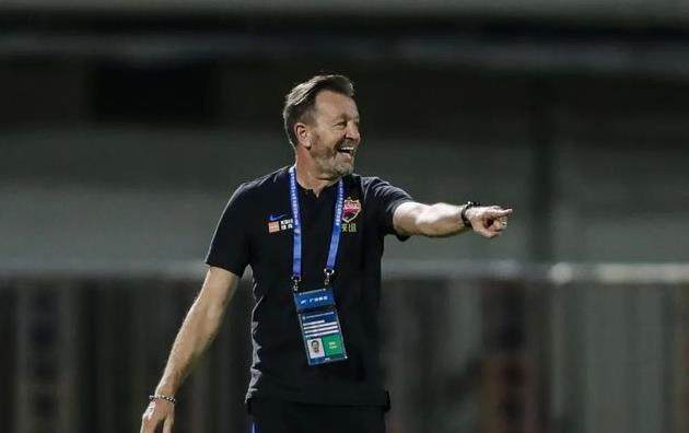 开云体育官网-深足主帅坚持轮换计划：外援不在还有其他球员发热