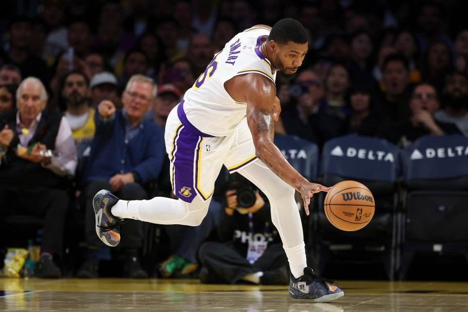 湖人狂胜24分获4大喜讯！东契奇蜕变老詹破纪录 2换1交易捡漏神射