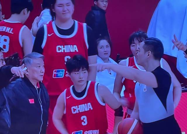 开云体育官网-打的啥呀？女篮加时险胜巴西，王思雨+刘禹彤合砍30分，多人打铁