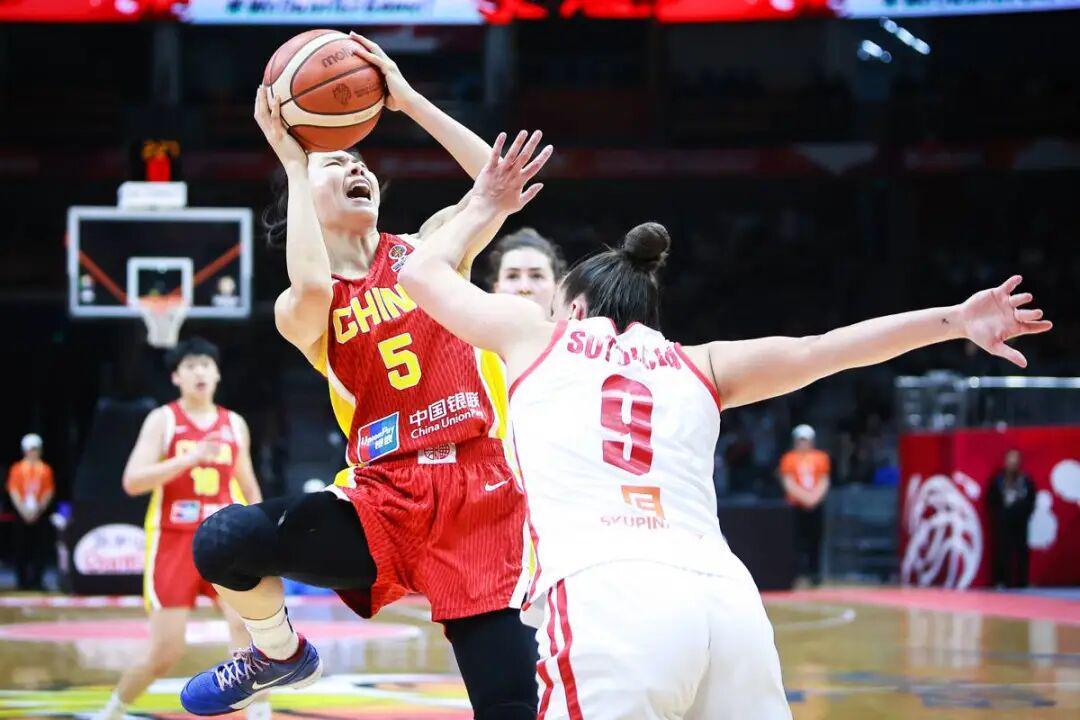 开云体育下载-晋级世界杯只是开始！中国女篮险胜捷克，但这一战给全队敲响警钟