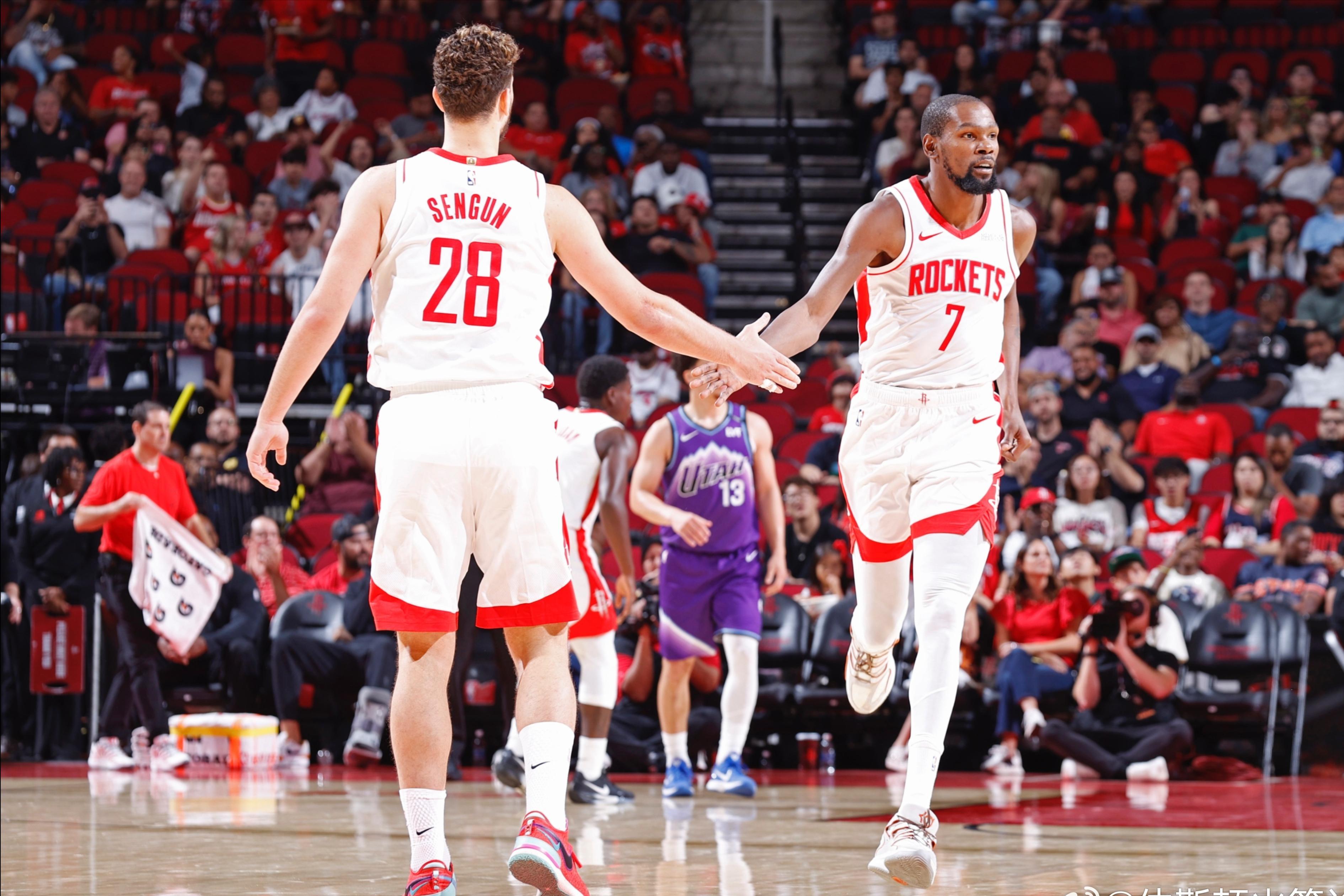 开云APP-豪取7连胜，却被强队瞧不起！暗地猥琐发育，雷霆卫冕的劲敌来了